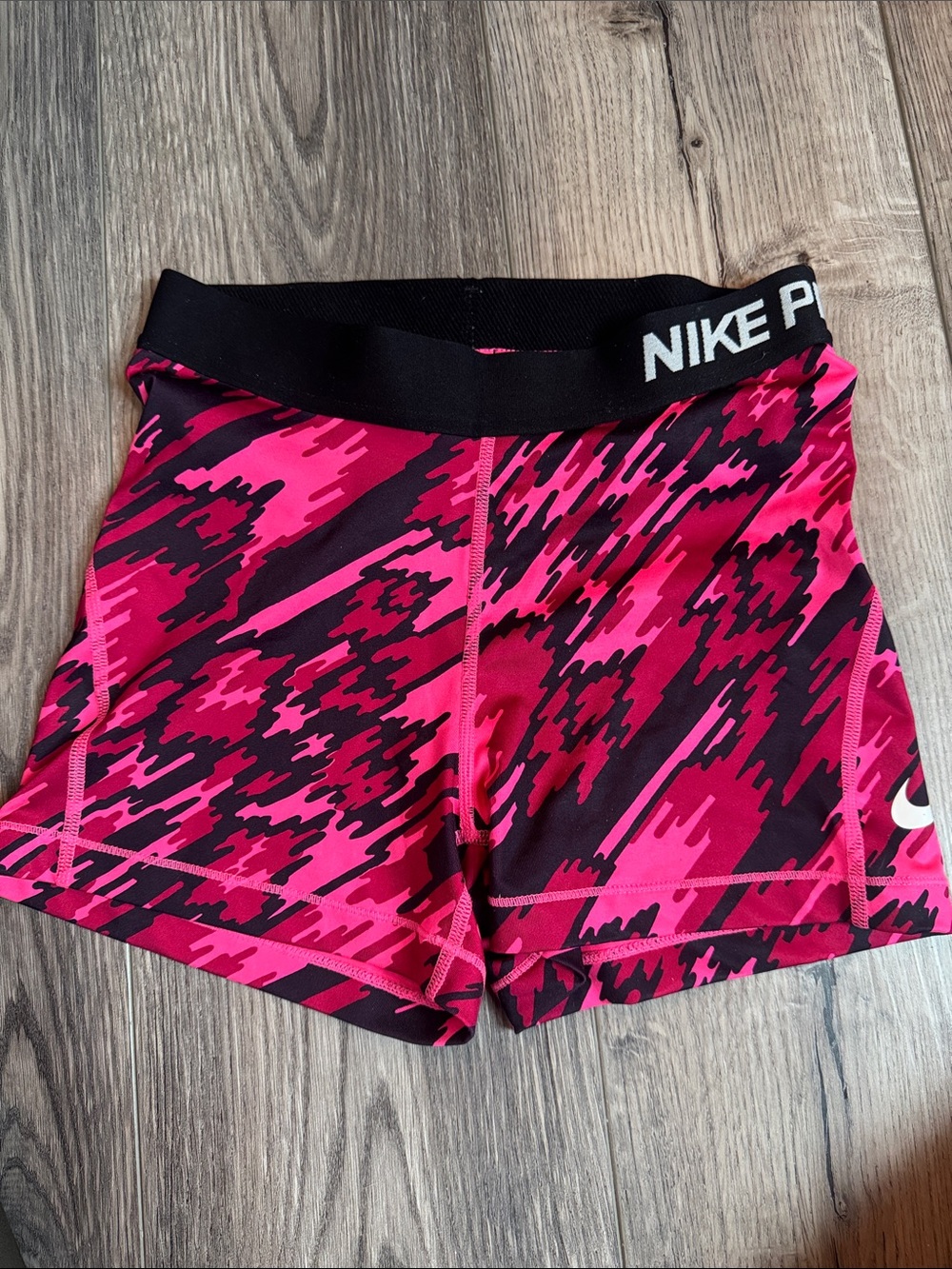 Nike Pro Women's Pink Camo Pro Training Shorts Size Small